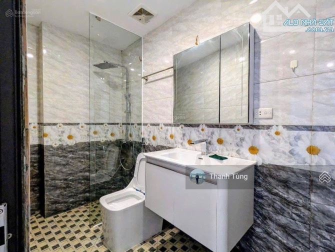 Toà nhà vị trí vàng Mp Văn Cao-Liễu Giai vỉa hè 6m đường 42m kd sầm uất sát Hồ Tây - 1