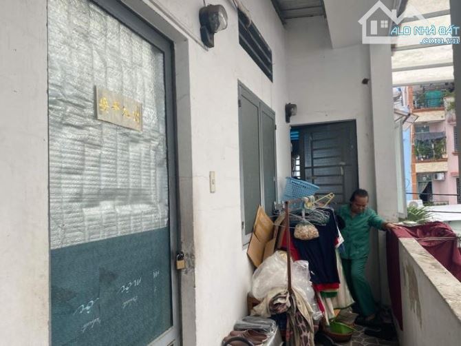BÁN NHÀ C4 NGANG 12M- 240M2- 15 PHÒNG THU NHẬP 40tr- Ô TÔ ĐỖ CỬA - 1