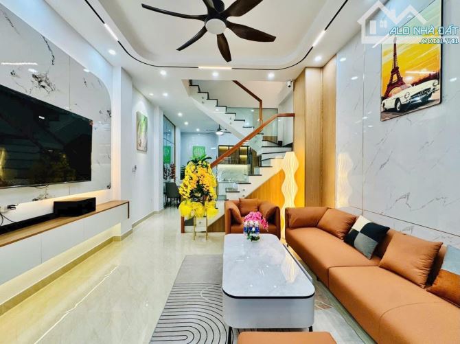NHÀ XÂY MỚI - VỊ TRÍ ĐẸP TẠI HUỲNH MẪN ĐẠT, QUẬN 5 - GIẢM SÂU CÒN 6,52 TỶ, SỔ HOÀN CÔNG ĐỦ - 1