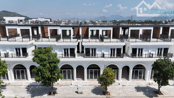 BIỆT THỰ VIP NHA TRANG CÁCH BIỂN 3KM - 1