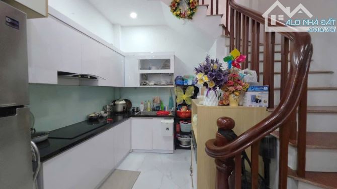 bán nhà Ngõ 535 Lạc Long Quân (28 Xuân La) Tây Hồ DT 30m (ttsd 52m) 5 Tầng, MT 3,6m - 1