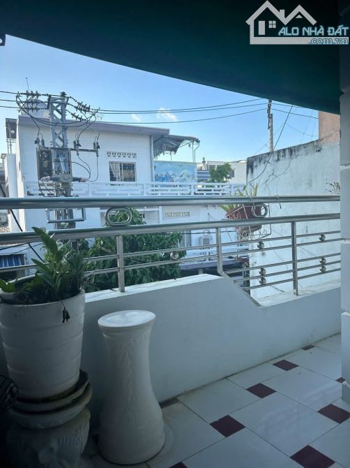 Bán nhà 3 tầng mặt tiền bàn cờ đường Trần Bình Trọng giá 8.2 tỷ - 1