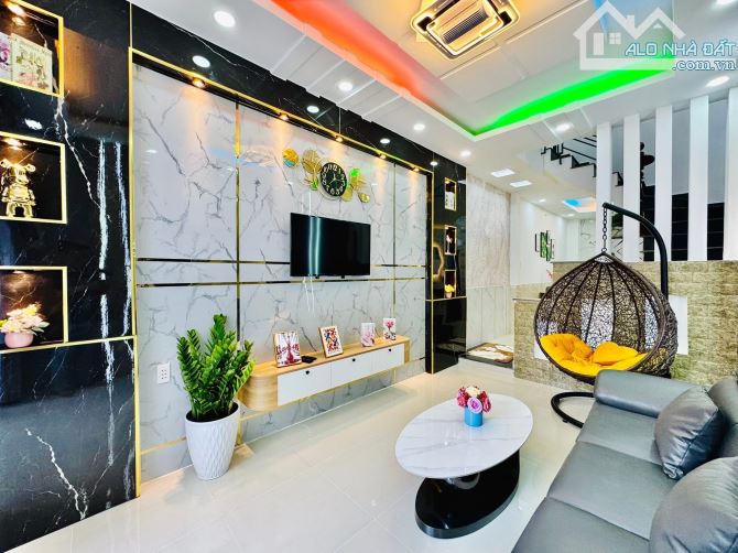 Bán nhanh căn nhà siêu vip tại Nguyên Hồng, Gò Vấp/ 50m2 Giá chỉ 5 tỷ 9/ SHR chính chủ - 1