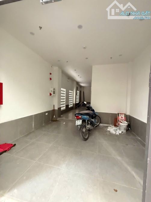 Bán Tòa CCMN Dịch Vọng Cầu 2 6T Thang Máy 10PKK Full Đồ, Giá 16 tỷ - 1