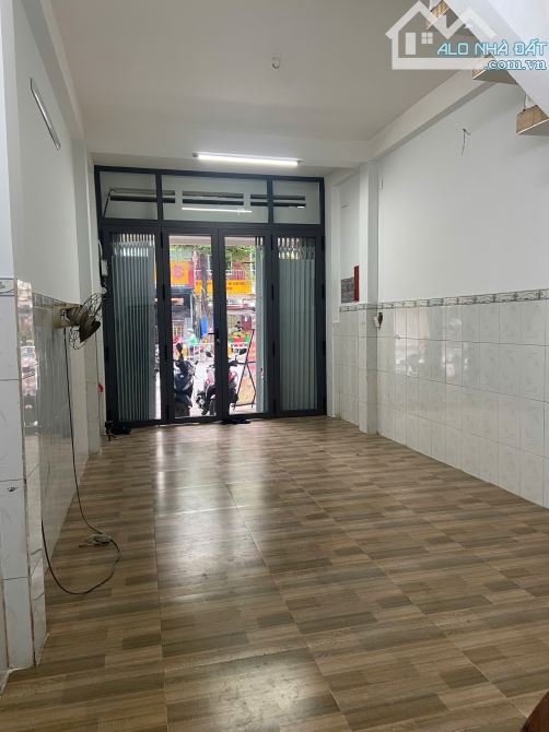 Cho thuê nhà đường Trường Chinh.Tân bình.(DT: 3.7x17m) 2 lầu mới - giá 27 triệu/tháng - 1