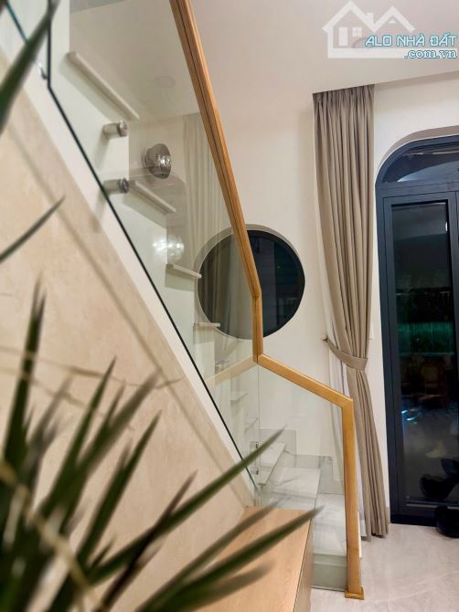 NHÀ TUYỆT ĐẸP HẺM 388 SAU LƯNG ĐẠI NGÂN - 1