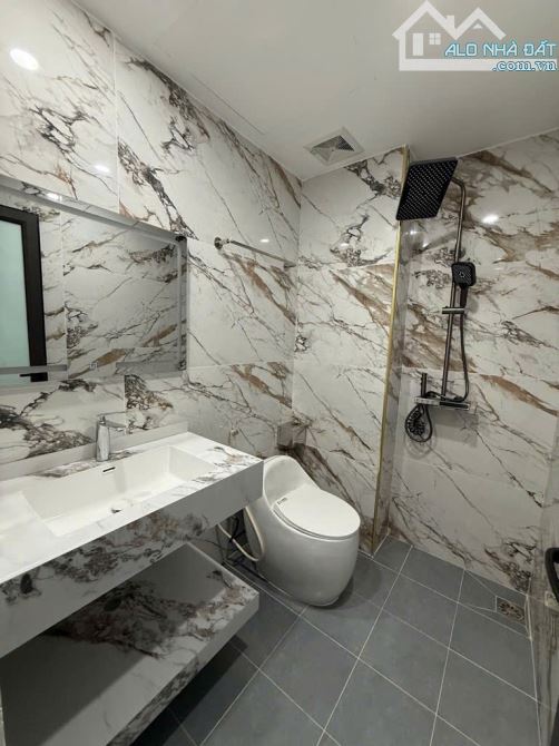 HIẾM!!! NHÀ MỚI FULL NỘI THẤT - VỊ TRÍ ĐẸP - THANG MÁY - CÁCH MẶT PHỐ VÀI BƯỚC CHÂN - 1
