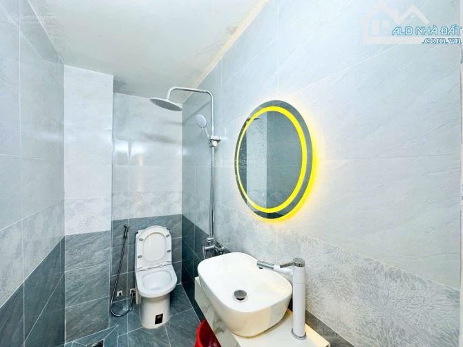 Chỉ 83tr/m2, Bán nhà 2 Tầng hẻm 1/ Lê Văn Huân, P13 DT: 4.4x30m [CN: 115m2]. Chỉ 9.6 tỷ - 1