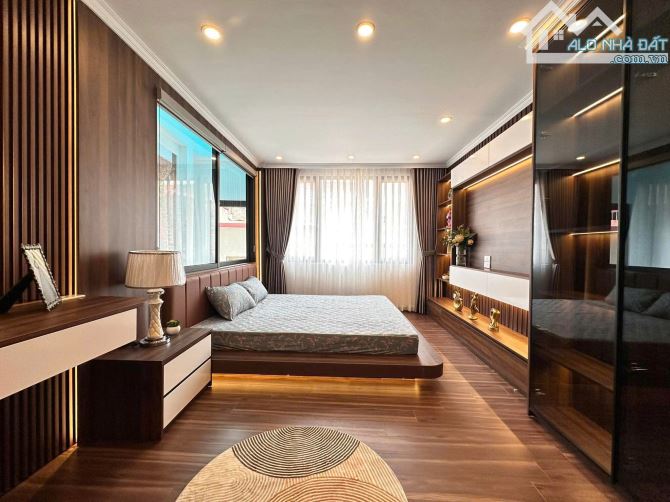 Bán nhà Hoàng Quốc Việt 37m2*5T, Thang máy sịn sò, mặt ngõ thông, cách phố 40m, 11 tỷ - 1