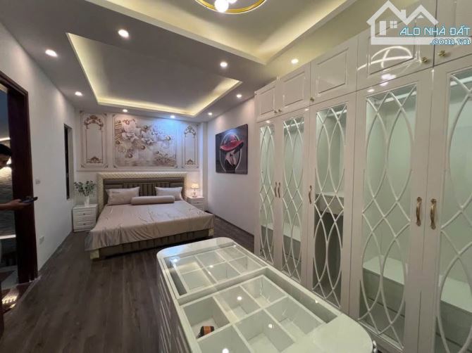 Bán nhà hiếm Cầu Giấy – 5 tầng hiện đại, sổ đỏ chính chủ, giá chỉ hơn 10 tỷ! - 1