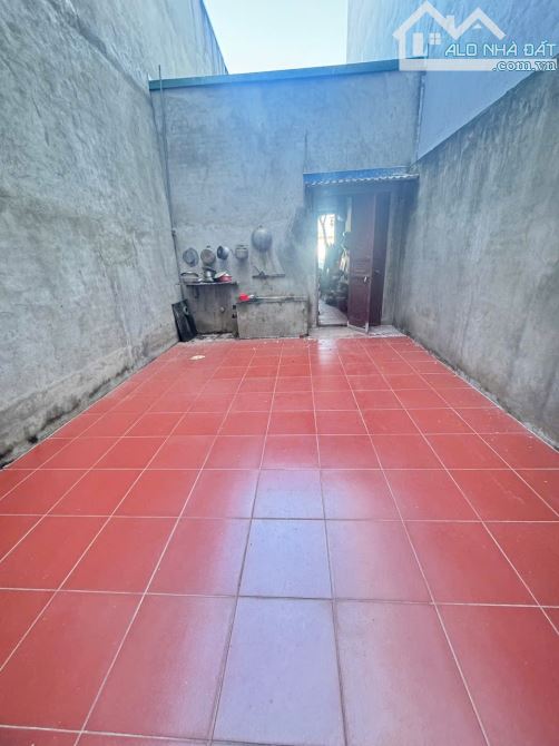 Bán đất tặng nhà cấp 4 ngõ thông kiều sơn - 1