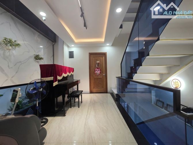 Bán nhà Bình Thạnh - 92m2 - 5 tầng - thiết kế hiện đại - đường 10m - 19.9 tỷ - 1
