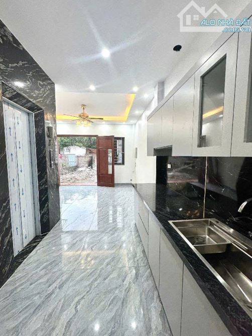 Khu Nhổn, Tu Hoàng 7 tỷ nhỉnh, 40m2 7 tầng thang máy sẵn công năng 5 ngủ gần ô tô, gầnQL32 - 1