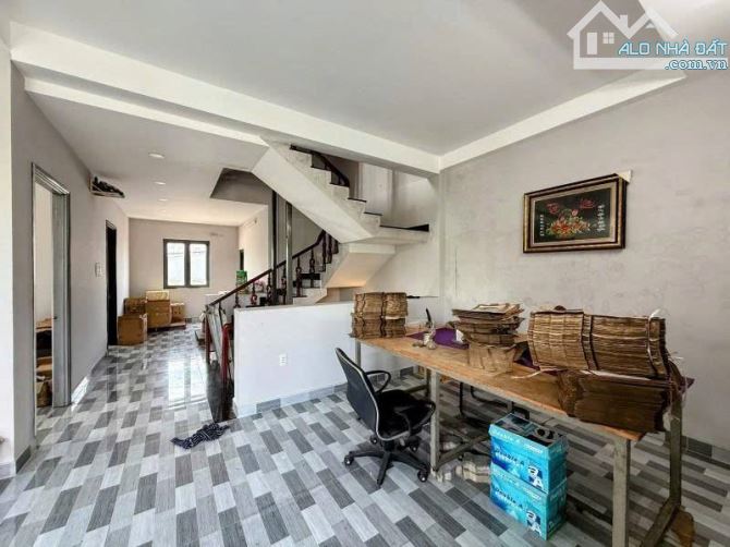 MẶT TIỀN KHỦNG 18M - HẺM Ô TÔ ĐỖ CỬA, Tô Ký, Đông Hưng Thuận, Q12. - 1