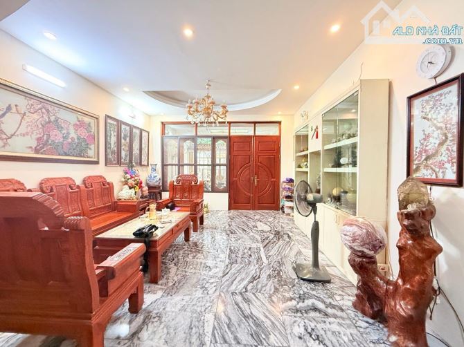 Bán nhà Trần Hưng Đạo, 45m2, 5 tầng, mặt tiền 5.2m, 30.5 tỷ, ngõ rộng thoáng, KD đỉnh - 1