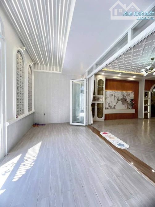 NHÀ PHỐ HIỆN ĐẠI FULL NỘI THẤT XỊN - 3 TẦNG - 5.5M x 15 M - Huỳnh Tấn Phát - 8 Tỷ 660 TL - 1
