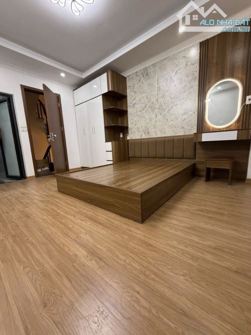 Nhà đẹp - Phúc Lợi- 30m 5 tầng- thơm mùi sơn- 5,45 tỷ về ở luôn. - 1