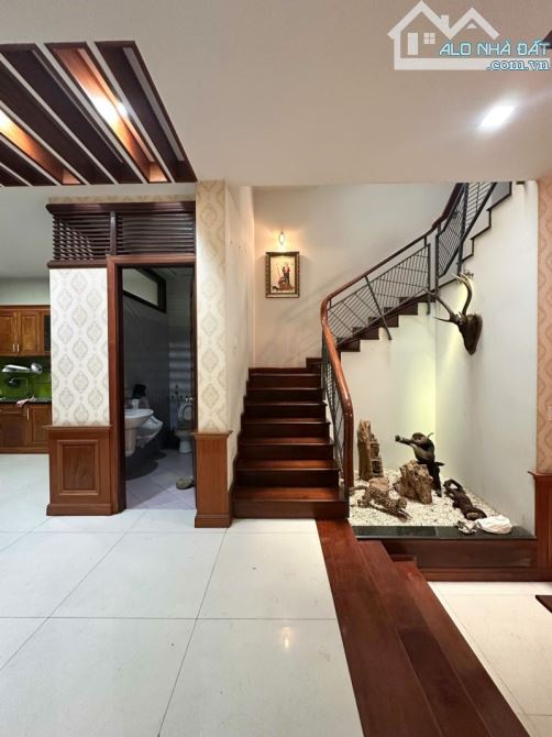 Bán Gấp Nhà Gần Sân bay - 174m2 (8x22) sổ đẹp - Trước nhà rộng 10m, có công viên - 1