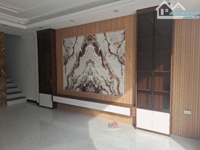 (Hàng f0) bán nhà Thạch Bàn - ngõ thông 7 chỗ - mới đẹp long lanh - lô góc - 50m -10 tỷ - 1