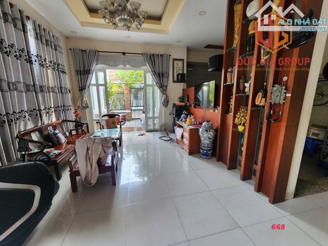 Bán nhà khu dân cư Tân Phong, căn góc 2 mặt tiền đường sổ hồng 195m2 ngang 10m giá 11.2 tỷ - 1
