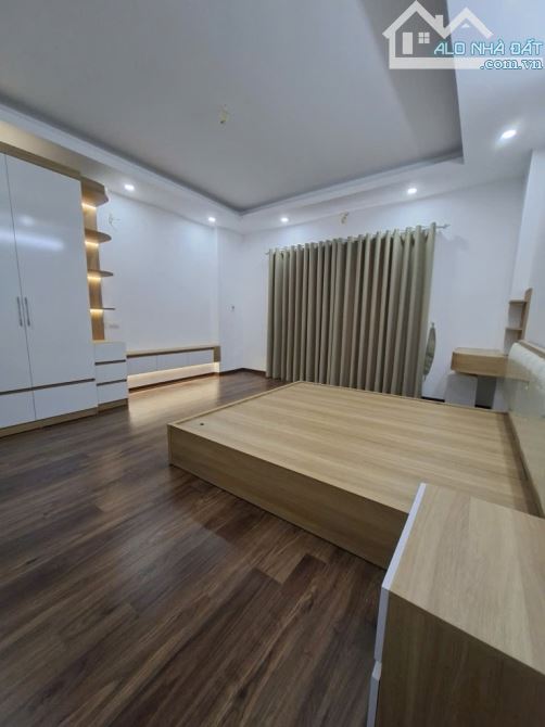💫👉 BÁN NHÀ 5 TẦNG PHÚC LỢI, LONG BIÊN  💥👉DT:** 42/50m²  🌟👉Giá:** Hơn 6 tỷ - 1