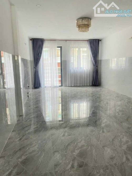 KẾ NHÀ GA T3- TÂN BÌNH - HẺM 6M- SÁT MẶT TIỀN TRƯỜNG CHINH - DT 60M2- 4 TẦNG BTCT - 1