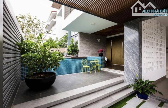 Bán biệt thự đẹp và sang trọng KĐT Vĩnh Điềm Trung 296m2 có hồ bơi giá chỉ 28 tỷ - 1