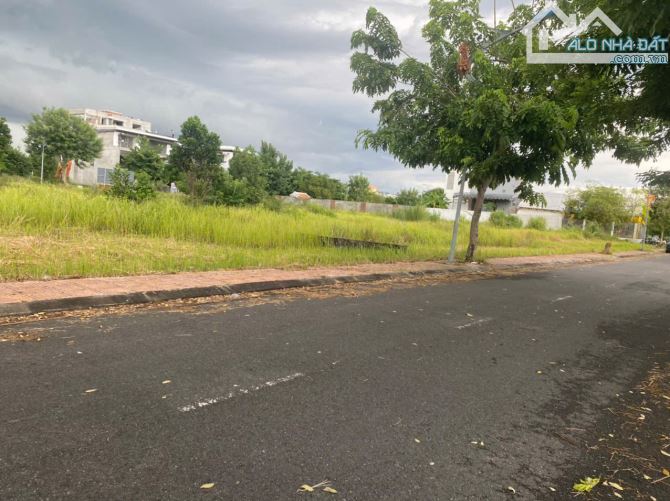 CẦN BÁN LÔ GÓC 3MT VIEW SÔNG KHU BIỆT THỰ ĐẢO NỔI 435M2 NGANG 15,8M GIÁ SỤP HẦM - 1