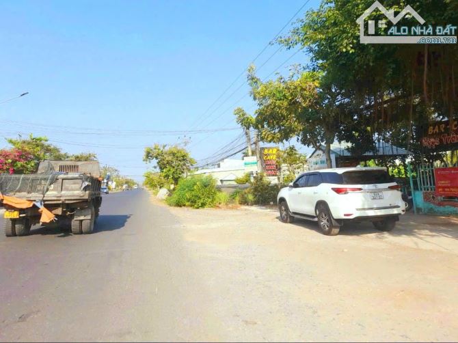 Siêu phẩm, 2060m2 đất vườn View Kênh cực đẹp, chỉ 1.3 tỷ - 1