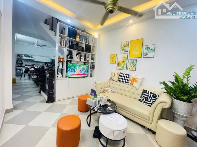 VÕ CHÍ CÔNG CẦU GIẤY NHÀ ĐẸP DÂN XÂY, DT35M x 5TẦNG, NGÕ NÔNG GẦN PHỐ, Ô TÔ TRÁNH - 1