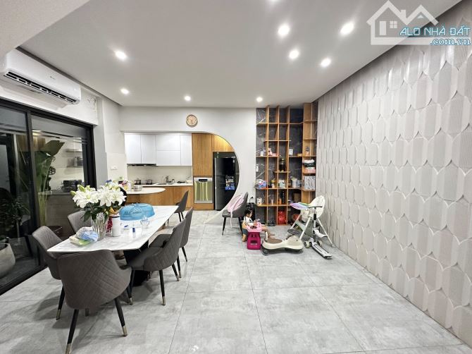 BÁN NHÀ XUÂN ĐỈNH 36 TỶ 140m 4 TẦNG MT 8m Ô TÔ TRONG NHÀ 2 THOÁNG SÁT PHỐ KINH DOANH - 1