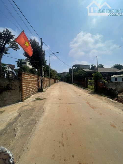 Bán lô đất diện tích 207m2. Giá rẻ. Sổ đỏ pháp lý rõ ràng. Đường thông tứ phía - 1
