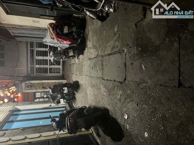 Bán căn C4 cũ Đại La - gần Bách Kinh Xây - 2 thoáng - 30m ra ô tô - 1