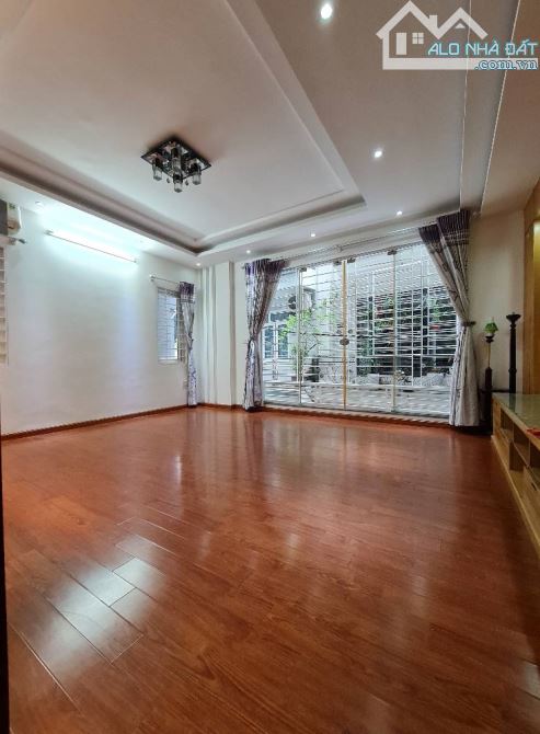 Bán nhà ngõ 173 Hoàng Hoa Thám quận  Ba Đình - Sổ 43m2 - 5 tầng - MT 5m - Ngõ 3M. - 1