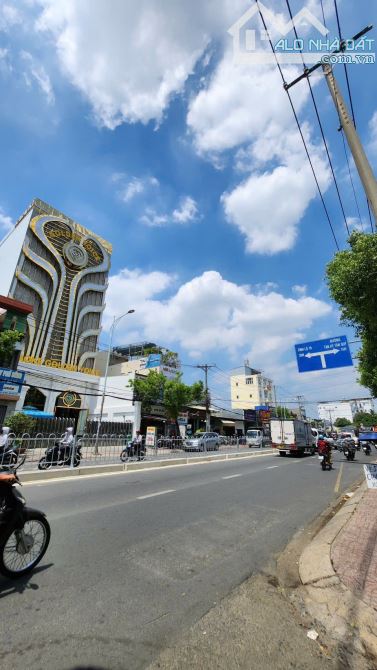 Bán nhà Mặt Tiền đường Lê Văn Quới, Góc Kinh Doanh 196m2 ( 7.45x 26 ) , Tiện xây cao tầng - 1