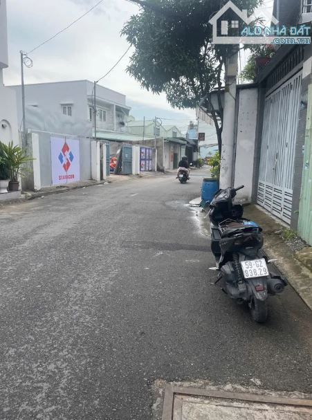 BÁN NHÀ CẤP 4 – TẶNG ĐẤT VỊ TRÍ ĐẸP NGAY CHỢ HIỆP THÀNH 13– Quận 12 , Giá 5,55 tỷ - 1