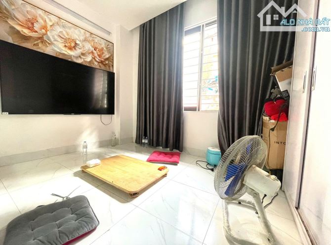 Bán nhà Hoàng Quốc Việt, ngõ thông, 5 tầng đủ công năng, ô tô qua nhà, giá hiếm - 1