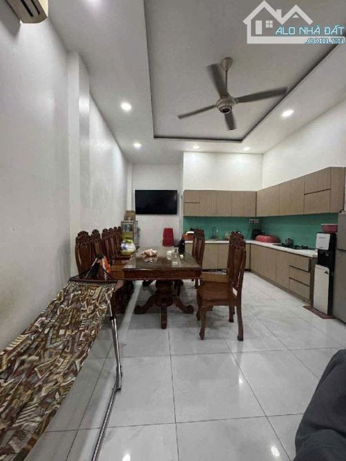 NHÀ CẠNH CHỢ PHÚ LÂM , HẺM XE HƠI THÔNG , 4 TẦNG ĐÚC KIÊN CỐ , CHỈ 7,78 TỎI . - 1