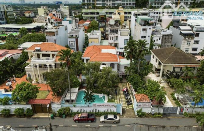 Quá rẻ bán gấp trong tuần! Biệt thự hồ bơi sân vườn Compound Thảo Điền, DT 23x36m,CN 830m2 - 1