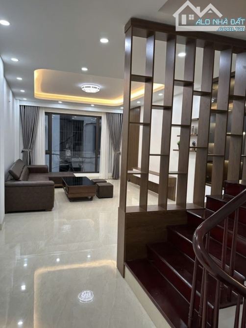 Nhà đẹp Nguyễn Văn Huyên 70m, 6T kinh doanh, #ga_ra 2 thoáng ở ngay 21.5 tỷ - 1