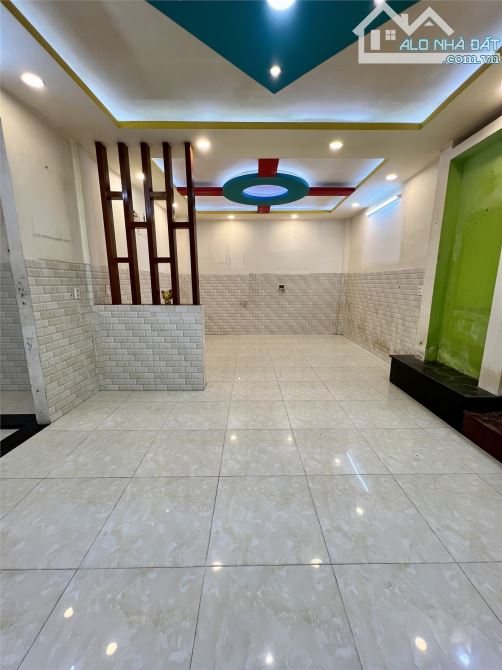 Cho thuê nhà nguyên căn đường Nguyễn Gia trí 8.8x 7.45 trệt lầu 4PN 2WC tiện cải tạo - 1