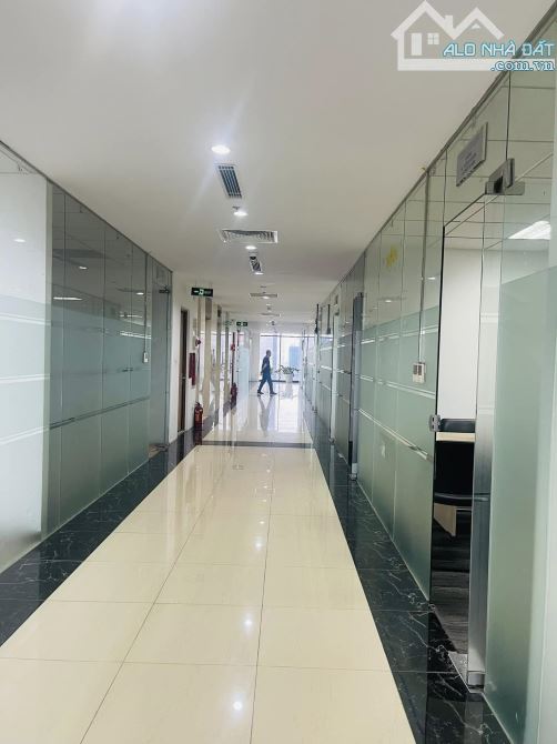 CHO THUÊ VĂN PHÒNG TẠI DUY TÂN, CẦU GIẤY - 500M2 - GIÁ 12$ CÓ DỊCH VỤ CHUNG - 1