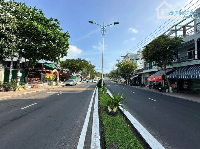 NHÀ MẶT TIỀN TRẦN PHÚ. LÔ DUY NHẤT - 1
