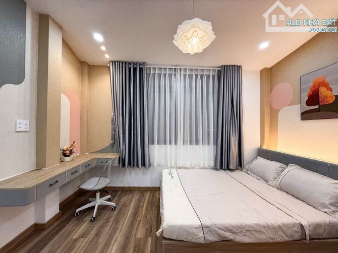 Bán nhà Bạch Đằng Bình Thạnh, Sát vách Hàng Xanh, 70m2 , 2 Tầng - 1