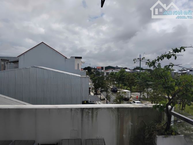 NHÀ 3 TẦNG ĐẸP LUNG LINH 2 MẶT TIỀN VIEW CÔNG VIÊN KQH HƯƠNG SƠ TRUNG TÂM TP HUẾ - 1