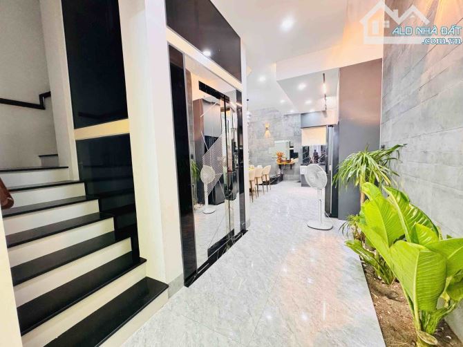 Nhà Có Thang Máy gần biển Phạm Ngọc Thạch không có căn thứ 2 - 1