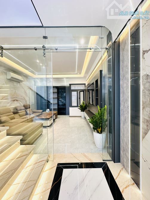 Nhà mới tinh, ngay cầu vượt Ngã tư Ga,giáp Gò Vấp - 1