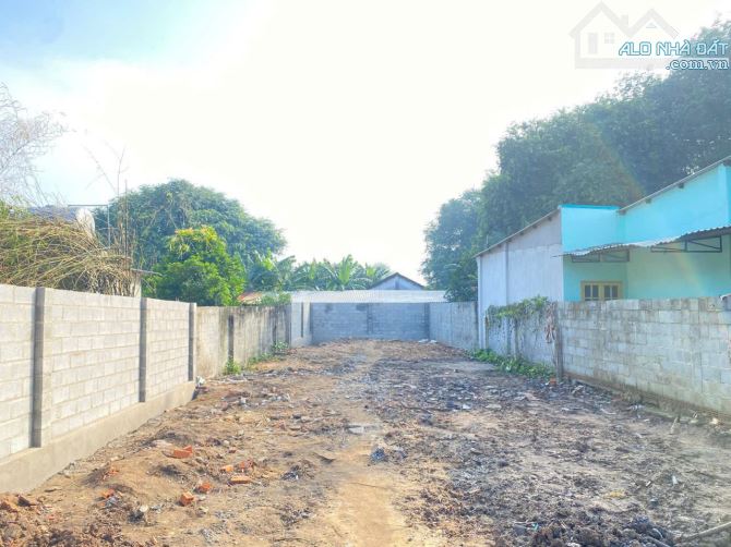 210m2 Đất thổ cư xây trọ 1ty820 ngay trung tâm thị trấn Củ Chi 7x30 sổ hồng riêng - 1