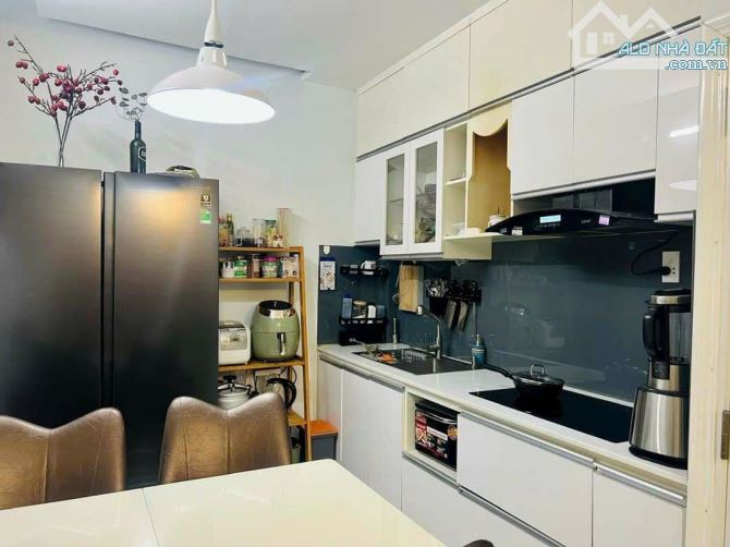 Ở NGAY! Bán Nhà Đẹp 5 Tầng Xe Hơi Thông Võ Văn Tần, 32m2, Nhỉnh 6 Tỷ TL - 1