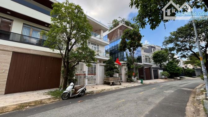 Bán biệt thự dt 223.8m2, 3 tầng, hồ bơi, full NT, tại đường 31, P. An Phú, 56 tỷ - 1